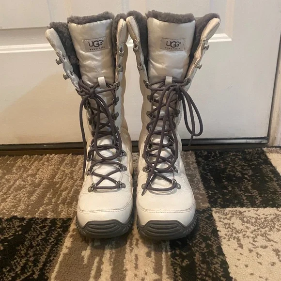 Women's UGG boots size 6.5 - Picture 1 of 6